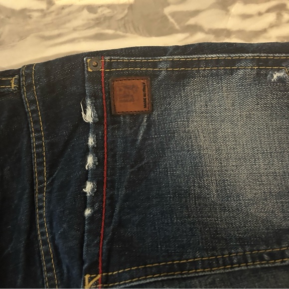 Pre Owned Dsquared Jeans
Size 42 
US size 32
Slim Fitting
Good Condition - Picture 2 of 5